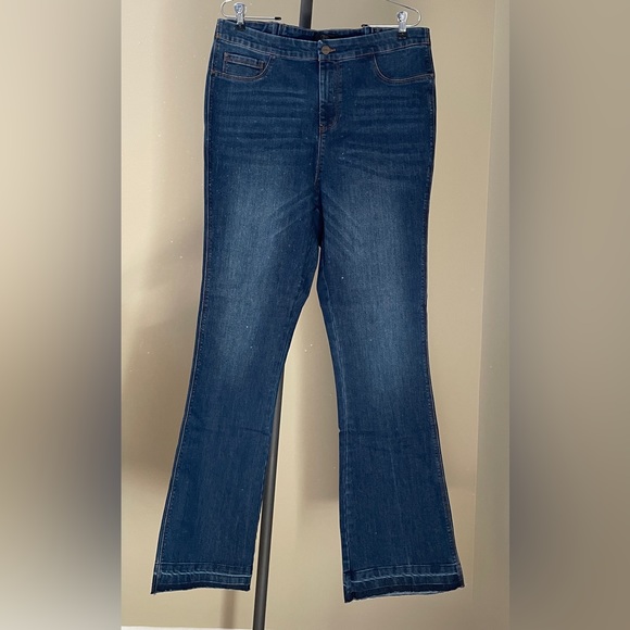 New Cenia ConVi Jeans, Size 14, Undone hem bootcut body shaping jeans - Picture 5 of 9